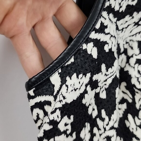 Cleo Petites Women's Sleeveless Black White Midi Dress Fit & Flare Stretch Sz 6 - Picture 8 of 14